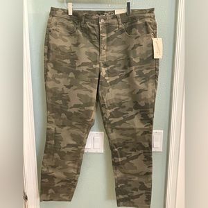 Universal Thread camouflage highrise skinny crop size 16 jeans